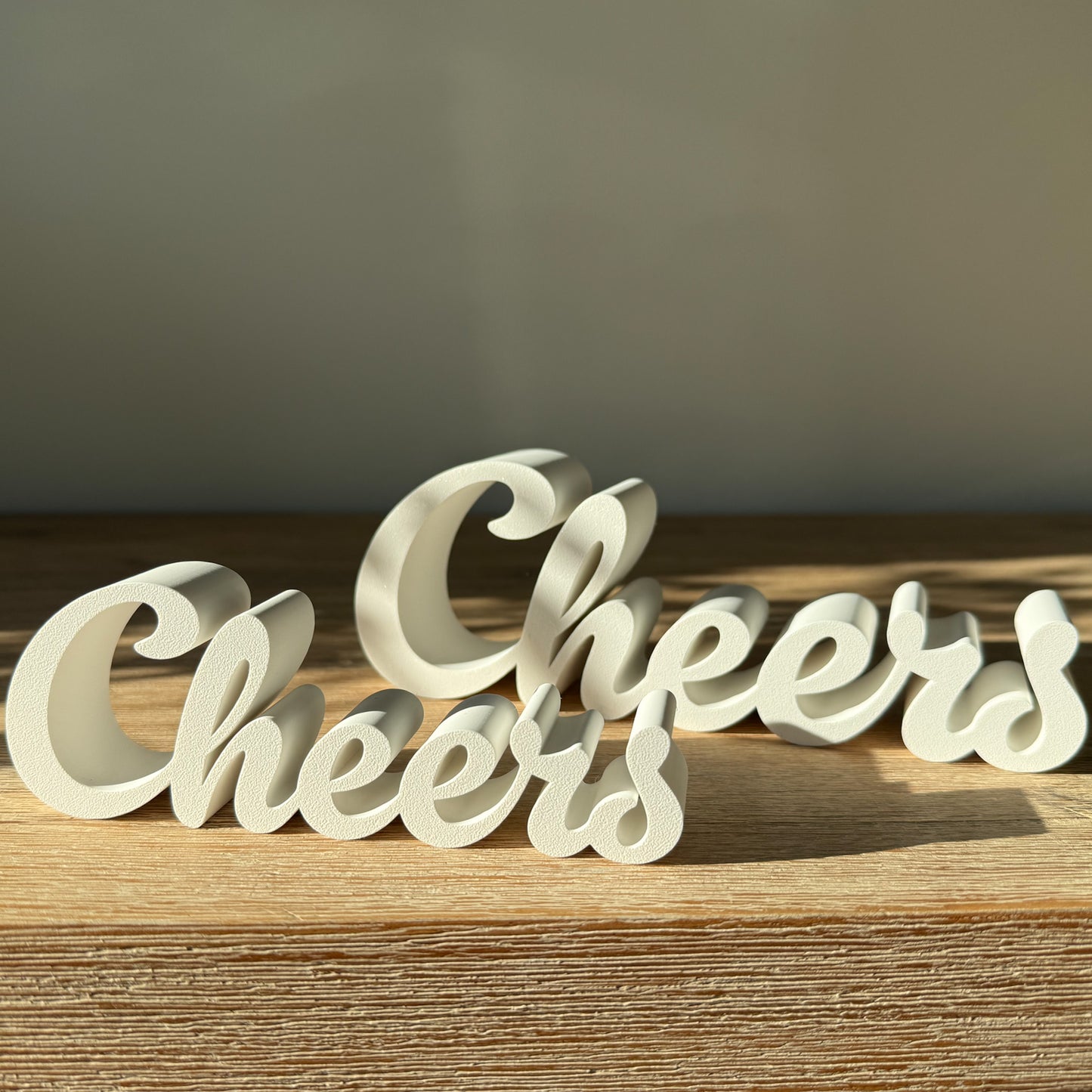 Schriftzug "Cheers"